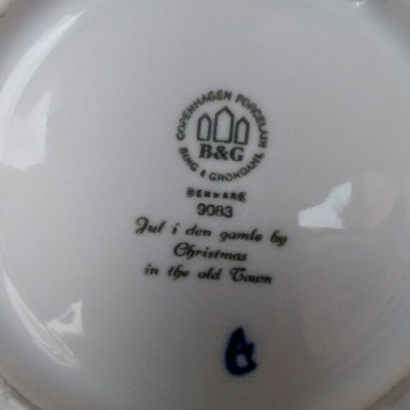 1983  Cobalt Blue Bing & Grondahl "Christmas in a Small Town"  Plate - Picture 7 of 8